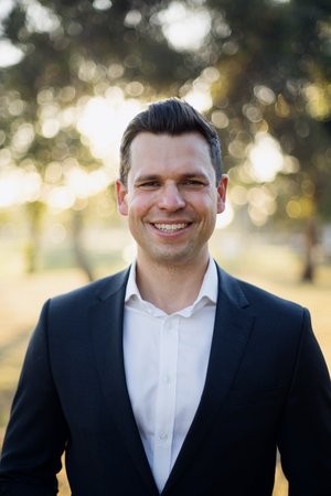 Simon Kuestenmachern headshot